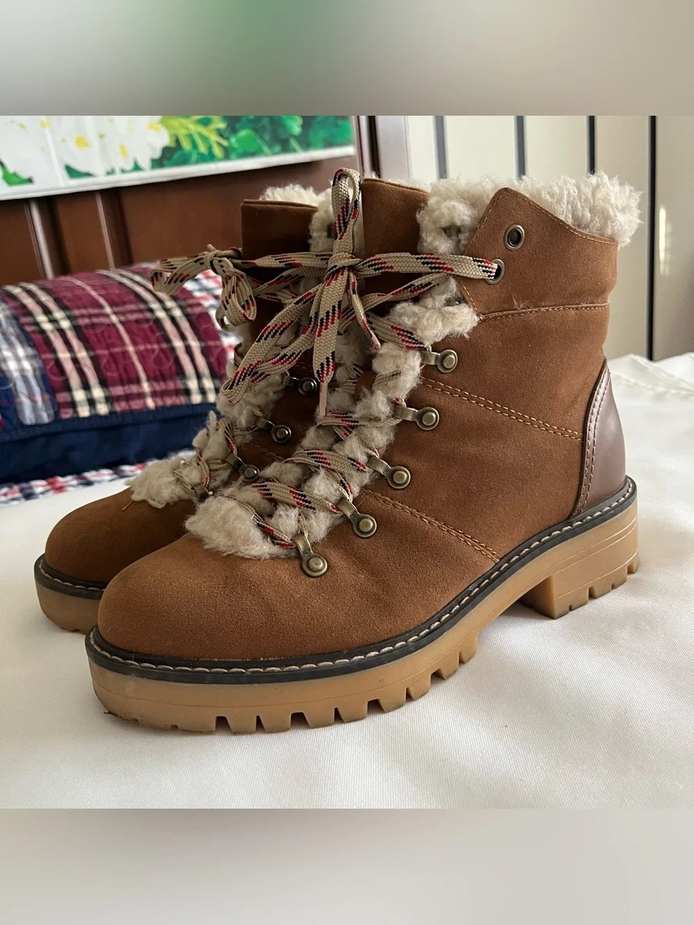 Time and Tru Cozy Lace Up Hiking Faux Shearling Trim Brown Suede Boots Size 8W